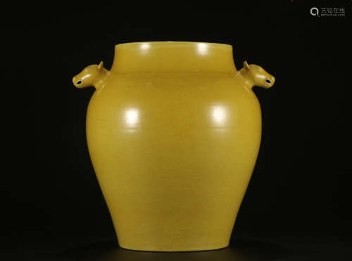Qing dynasty yellow glaze bottle