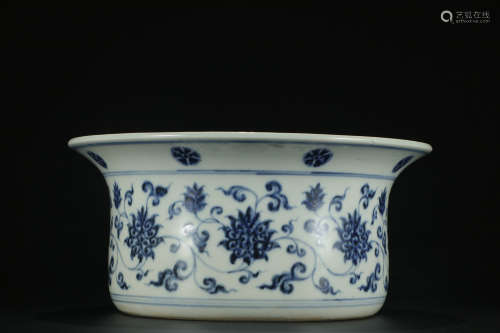 Ming dynasty blue and white water pan with flowers pattern