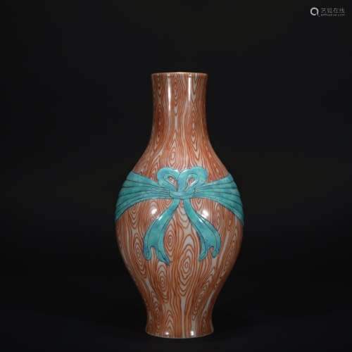 Qing Dynasty wood grain vase with bundle pattern