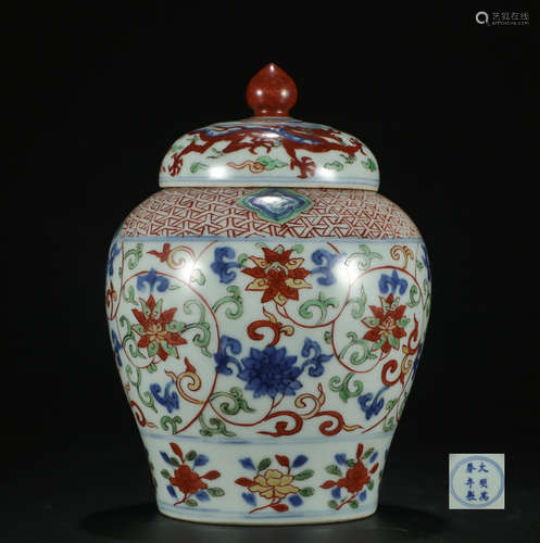 Ming dynasty multicolored cover jar with flowers pattern