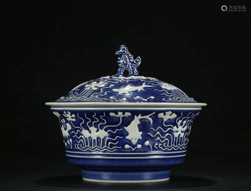 Qing dynasty blue and white tea cup with fish and waterweeds pattern