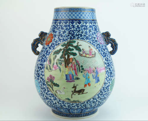 Qing dynasty blue and white bottle with figure pattern