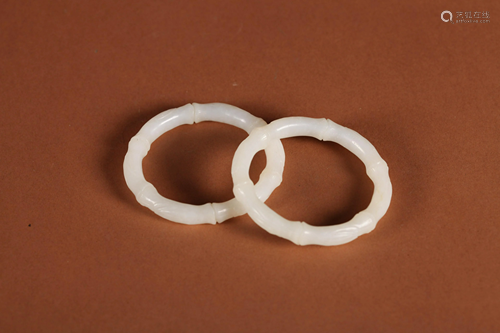 A CHINESE WHITE JADE BANGLE, 18TH CENTURY