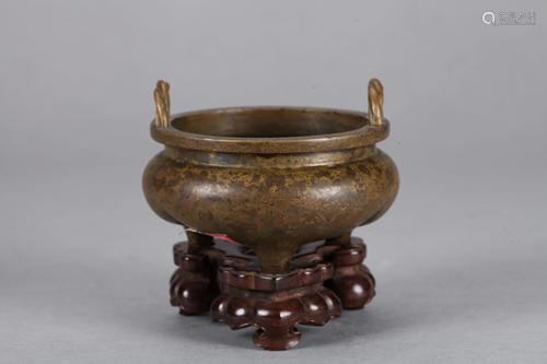 A CHINESE BRONZE TRIPOD CENSER, 17TH CENT…