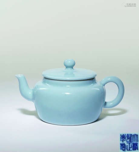 清雍正 天藍釉素身茶壺