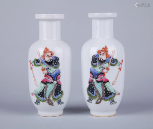 A PAIR OF CHINESE FAMILLE ROSE ROULEAU VASE…