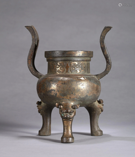 A CHINESE BRONZE TRIPOD CENSER MING DYNA…