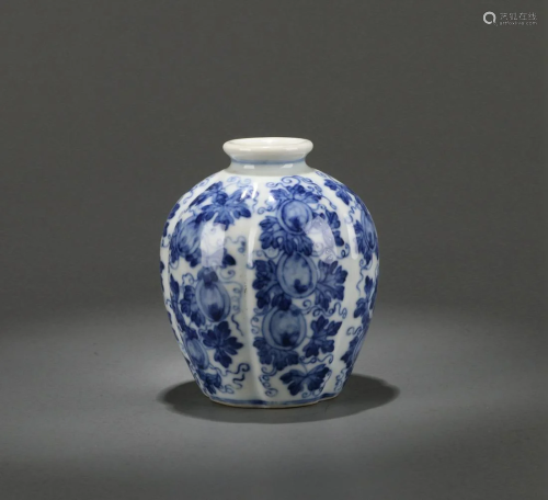 A SMALL CHINESE BLUE AND WHITE JAR, YONG…