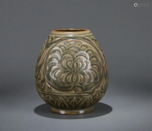 A CHINESE YAOZHOU TYPE JAR, MING OR EARLIER