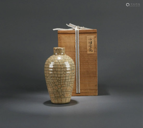 A CHINESE GE TYPE VASE, QING DYNASTY OR EA…