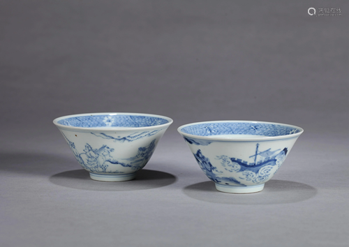 A PAIR OF CHINESE BLUE AND WHITE CONICAL …