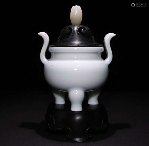 A CHINESE RU KILN AZURE GLAZE INCENSE BURNER