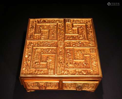 A CHINESE BRONZE GILDING SQUARE JEWELRY BOX