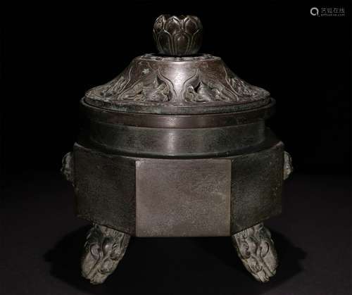 A CHINESE  
BRONZE INCENSE BURNER SET