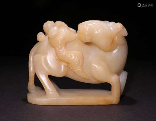 A CHINESE CARVED HETIAN JADE ORNAMENT