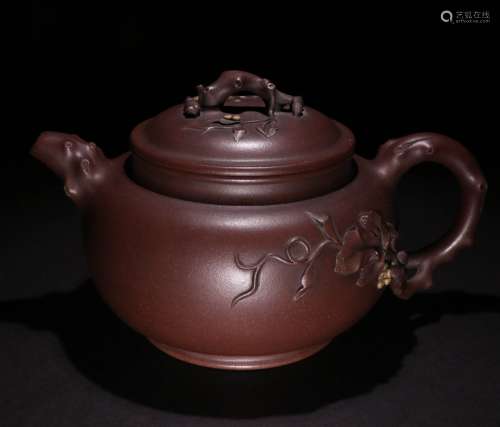 A CHINESE PATTERNED CLAY TEAPOT