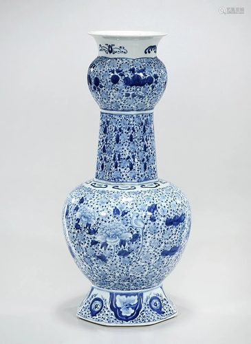 Chinese Blue and White Porcelain Vase