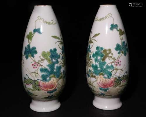 CHINESE FAMILLE ROSE PORCELAIN BOTTLE