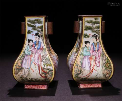A PAIR OF CHINESE BRONZE PAINTED ENAMEL BOTTLES