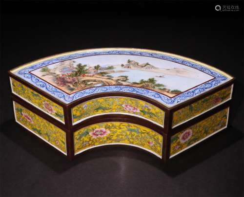 A CHINESE BRONZE PAINTED ENAMEL BOX