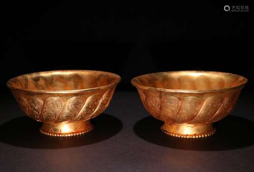 A PAIR OF GILT BRONZE INTERLOCK BRANCH LOTUS BOWLS