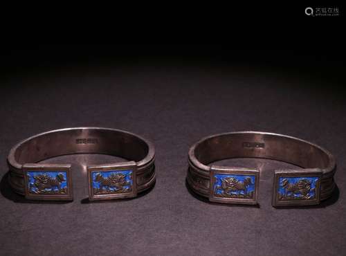 A PAIR OF PURE SILVER BLUING BRACELETS