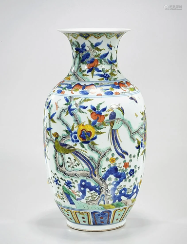 Chinese Wucai Porcelain Vase