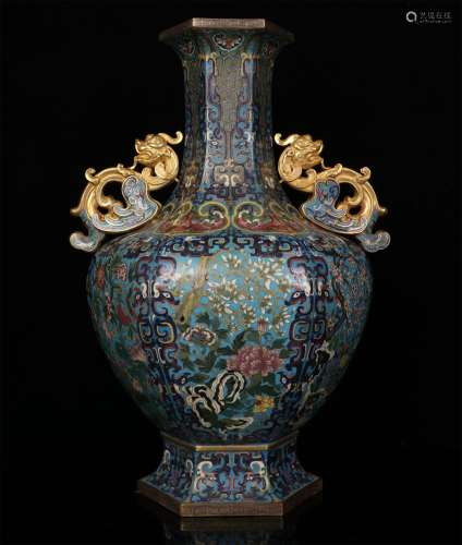 A CHINESE  GILTING ENAMEL BOTTLE