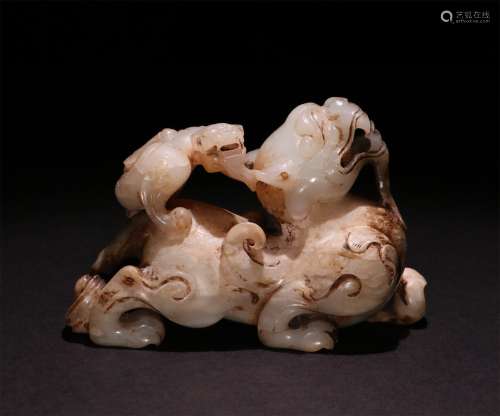 A CHINESE ANCIENT JADE ORNAMENT