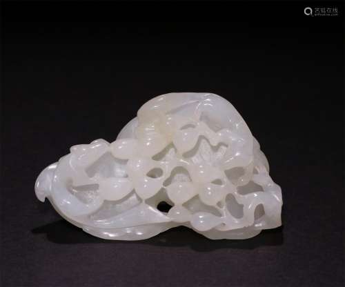 A CHINESE  HETIAN JADE CARVING