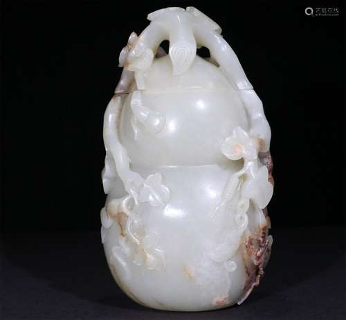 A CHINESE HETIAN JADE GOURD