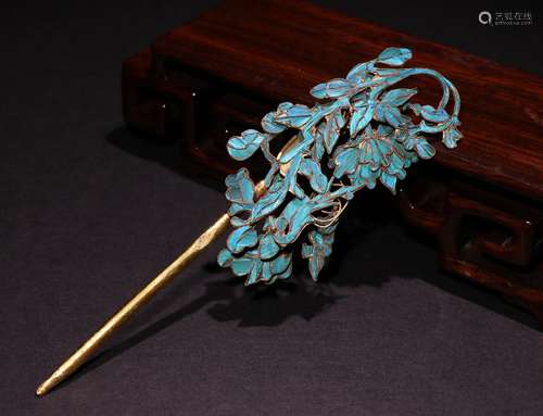 A CHINESE SILVER GILT KINGFISHER HAIRBIN