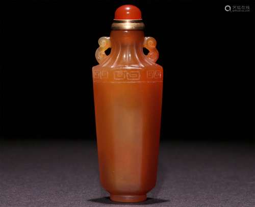 A CHINESE AGATE SNUFF BOTTLE