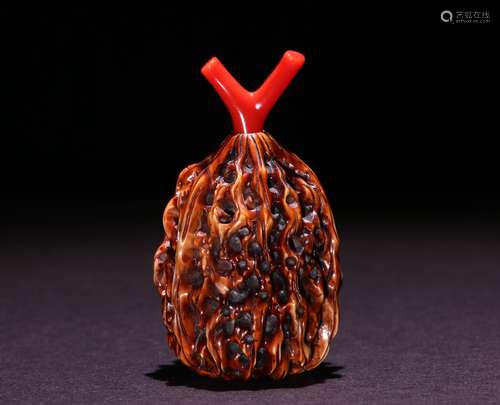 A CHINESE WALNUT SNUFF BOTTLE