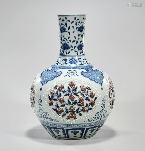 Chinese Blue and White Porcelain Globular Vase