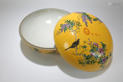 A Chinese Lidded Estate Nature-scene Yellow Porcelain