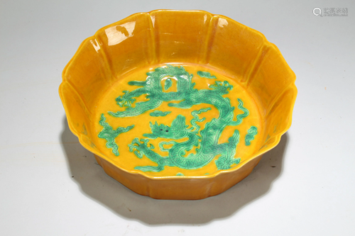 A Chinese Yellow-coding Dragon-decorating Porcelain