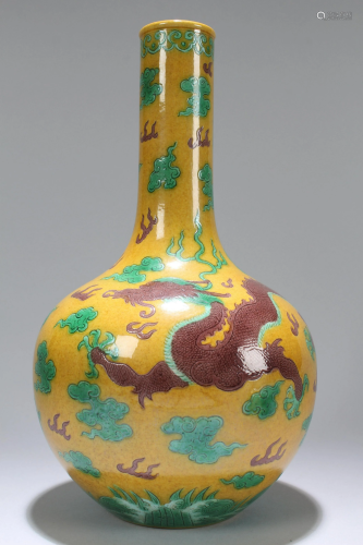 An Estate Chinese Dragon-decorating Yellow and…