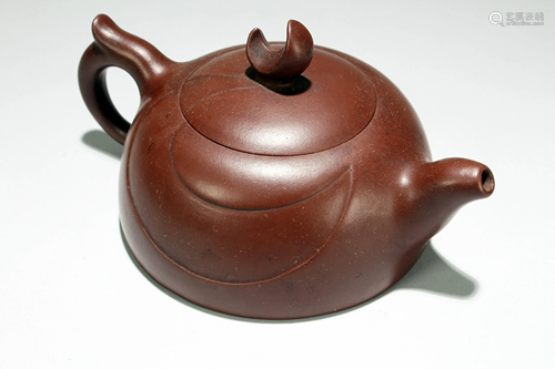 An Estate Chinese Circular Fortune Tea Pot