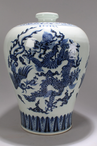 A Chinese Vividly-detailed Estate Blue and White