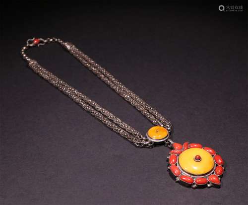 A CHINESE PURE SILVER INLAID BEEWAX AND CORAL NECKLACE