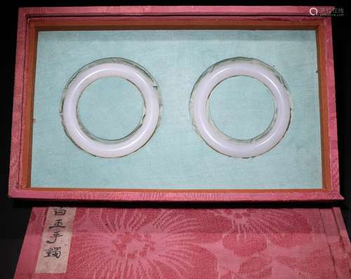 A PAIR OF HETIAN JADE BRACELETS