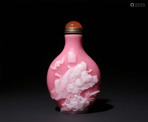 A CHINESE GLASSWARE SNUFF BOTTLE