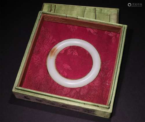 A CHINESE HETIAN JADE  BRACELET