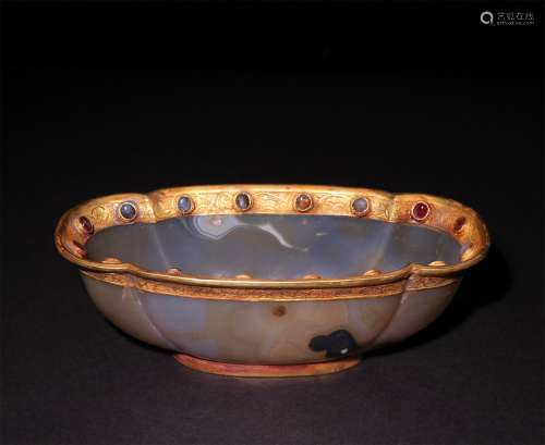 A CHINESE AGATE  INLAID SILVER GILT CUP