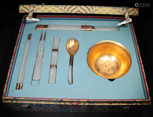 A SET OF HETIAN JADE INLAID GOLD TABLEWARES