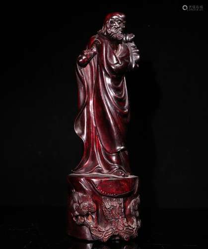 A CHINESE RED SANDALWOOD CARVING STATUE