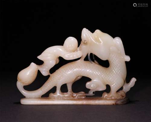 A CHINESE HETIAN JADE ORNAMENT