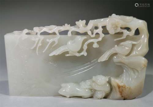 A QING DYNASTY WHITE JADE ORNAMENT