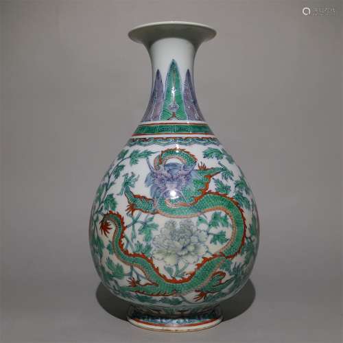 A QING DYNASTY CLASHING COLOR DRAGON AND PHOENIX POT